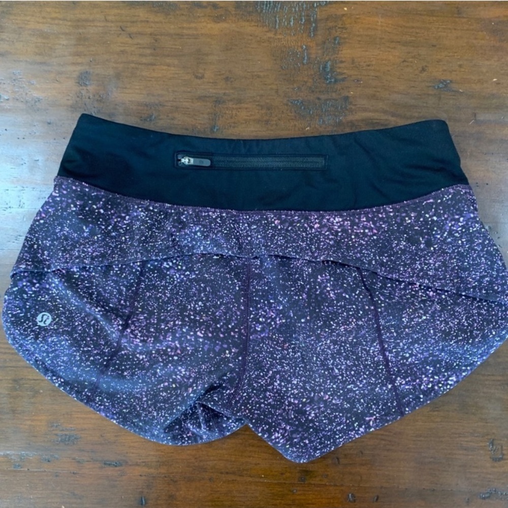RARE Lululemon Speed Short 2.5” - Picture 3 of 4
